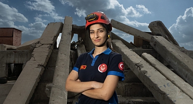 30 Ekim’de enkaz altından kurtarıldı şimdi başka canları kurtarıyor