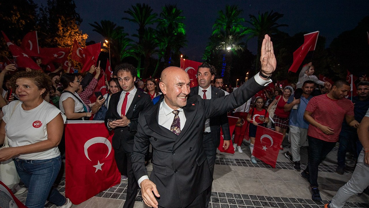 İzmir Cumhuriyet kutlamalarıyla adını tarihe yazdı