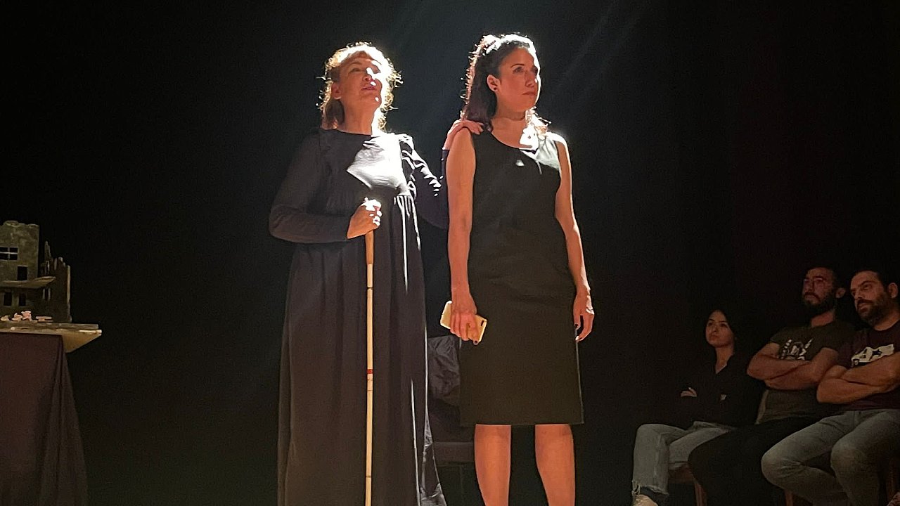 İzmir’de tiyatro şöleni yaşandı