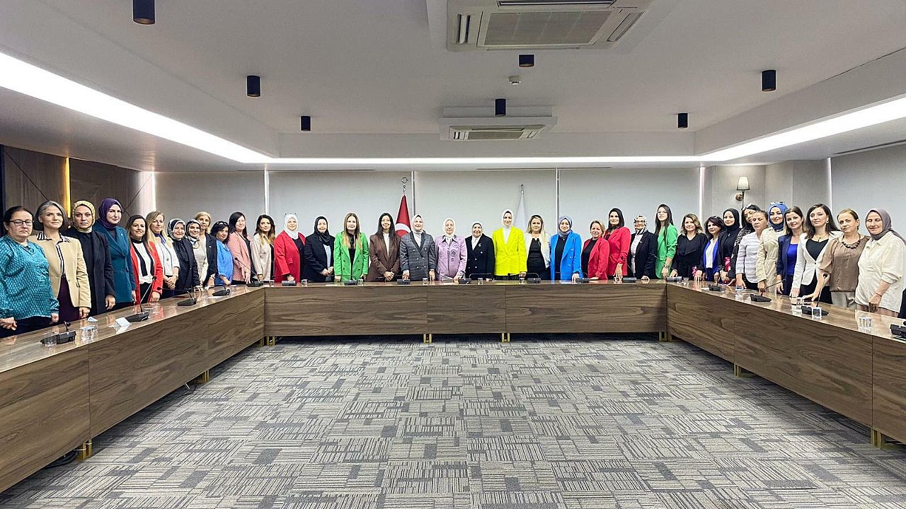 AK Parti İzmir Kadın Kollarında temayül heyecanı