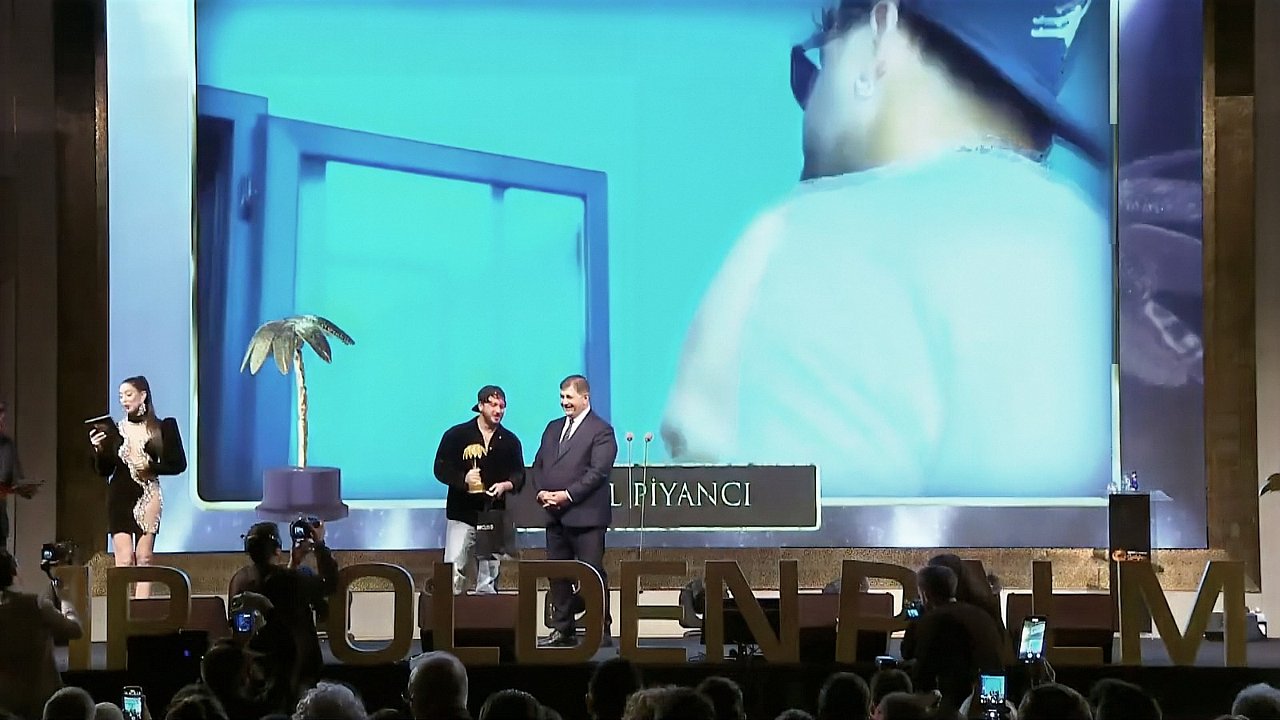 Başkan Tugay’a bir ödül daha!