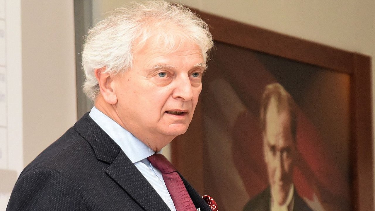 “Geleceğe Sağlam Adımlarla Yürüyebilmemiz İçin Tek Yol, Atatürk’ün Yoludur”