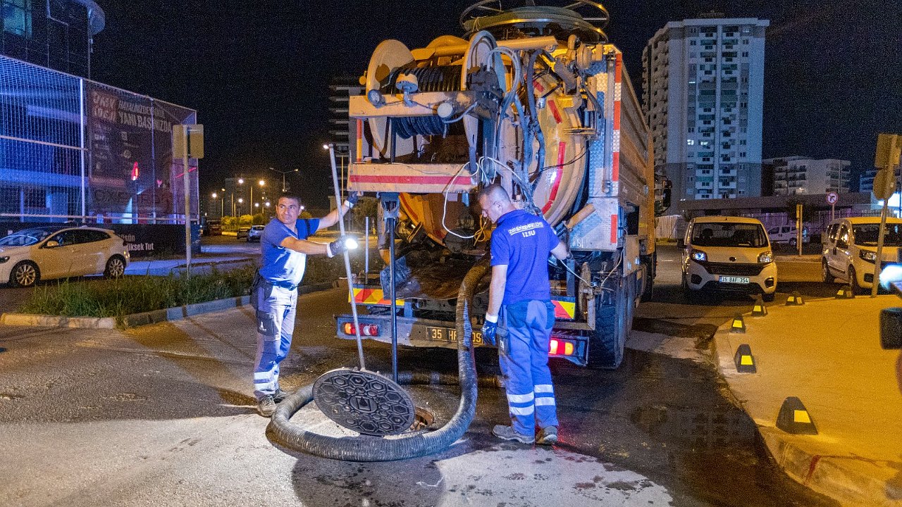İZSU ekipleri tam kadro sahada