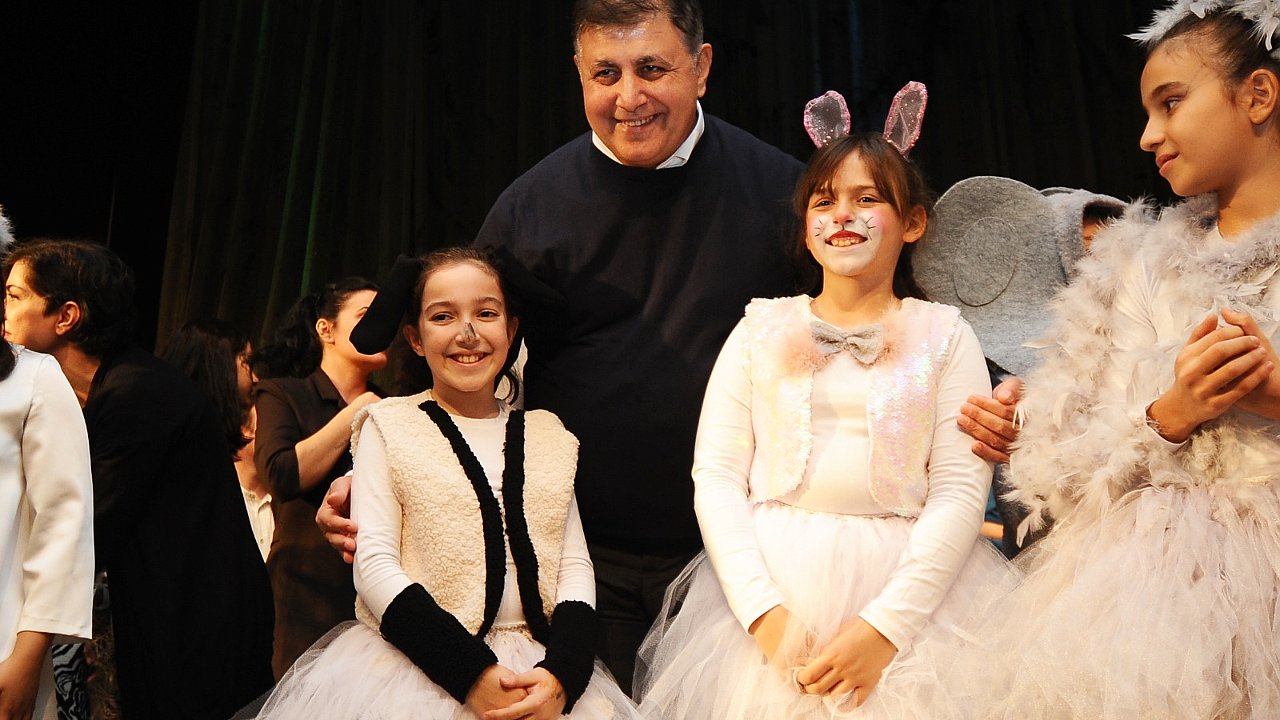 Karşıyaka Belediye Tiyatrosu’nun çocuk müzikali izleyiciyle buluştu