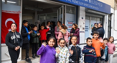 İzmir’de çocuklar 12D sinema keyfi yaşıyor