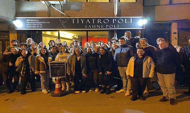 Tiyatro Poli’nin açılışına İzmirli sanatseverlerden yoğun ilgi