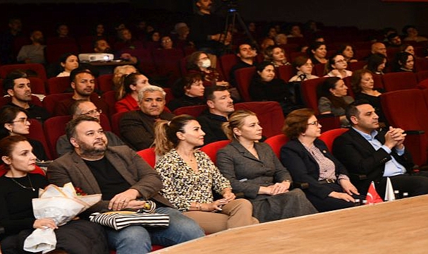 Başkan Yıldız’a plaket