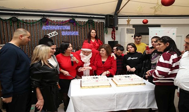 Yılbaşı Pastasını Hep Birlikte Kestiler