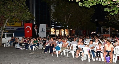 Gençler sahneyle buluştu, ritimle coştu