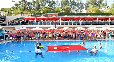Çiğli Belediyesi’nden yüzme şenliği ve madalya töreni
