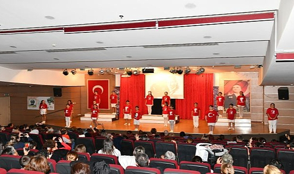 Gençlik Tiyatrosu’ndan Cumhuriyet’e Adanan Gösteri