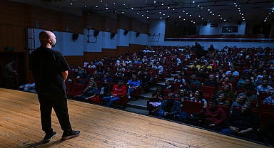 İZKİTAP'a yağmura rağmen yoğun ilgi