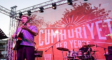 İzmir'de Cumhuriyet coşkusu başladı