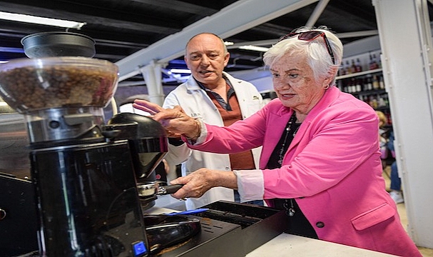 Torunlara kahve sözü: İleri yaş baristalar iş başında