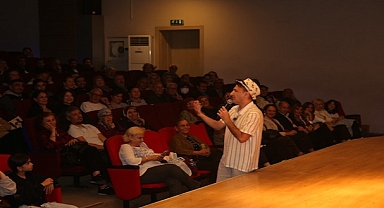 “Çiğli Komedi Akşamları” Öğretmenlere Neşeli Bir Gece Yaşattı