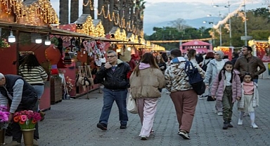 İzmir, yeni yılı rengarenk bir festivalle karşılıyor