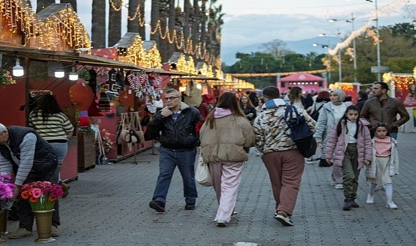 İzmir, yeni yılı rengarenk bir festivalle karşılıyor