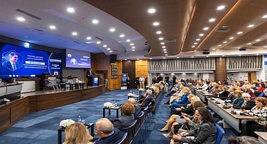 Başkan Tugay İZİKAD’ın MEDSPARC Uluslararası İş Zirvesi’ni açtı