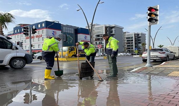 Çiğli Belediyesi Fırtına ve Sağanağa Karşı Seferber Oldu