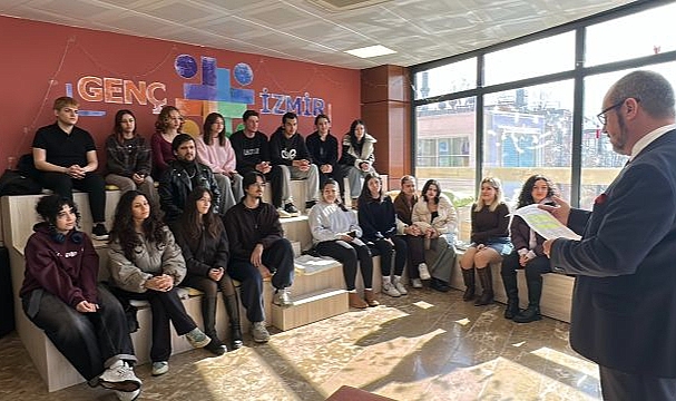 İzmir Büyükşehir Belediyesi gençlerin sanat yolculuğunu destekliyor