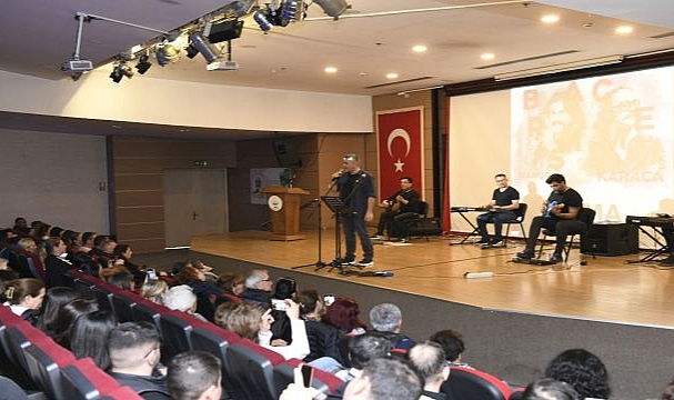 Çiğli’de Anadolu Rock Rüzgarı: Barış Manço ve Cem Karaca Şarkılarıyla Anıldı