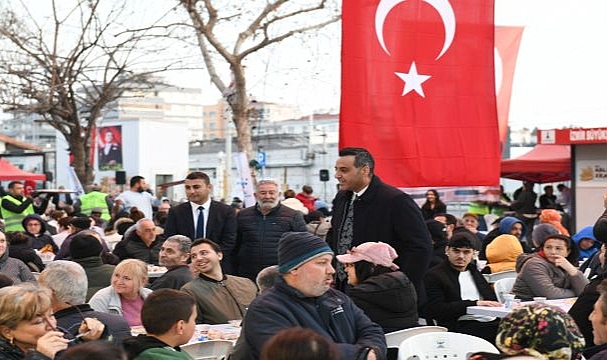 Çiğli’de Kadir Gecesi’nde Binler Aynı Sofrada Buluştu