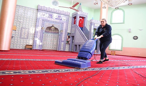 Çiğli’de Bayram Öncesi İbadethanelerde Kapsamlı Temizlik