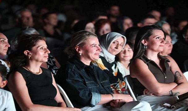 Çiğli'de Yaz Akşamları Mahalle Sinema Günleri ile Renkleniyor